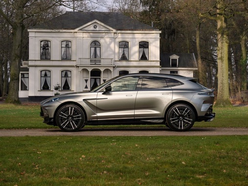 Aston Martin DBX 2025