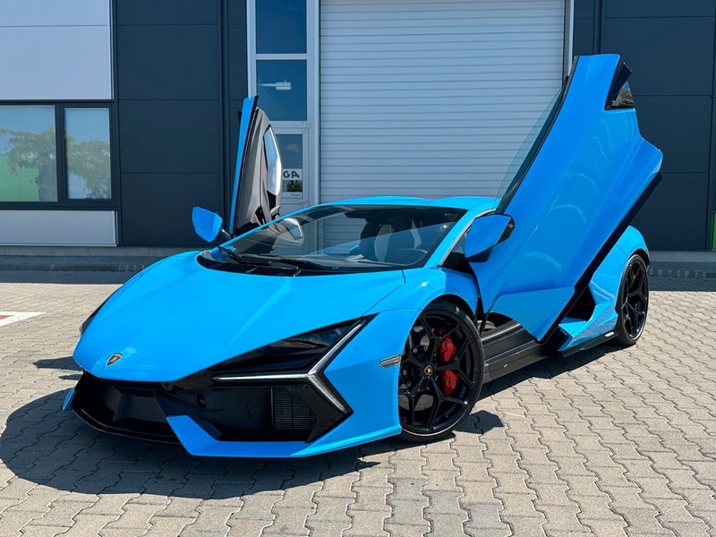 Lamborghini Revuelto