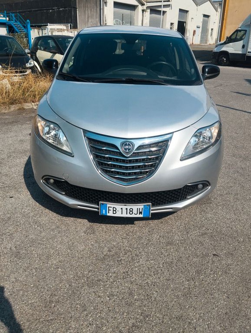 Lancia Ypsilon