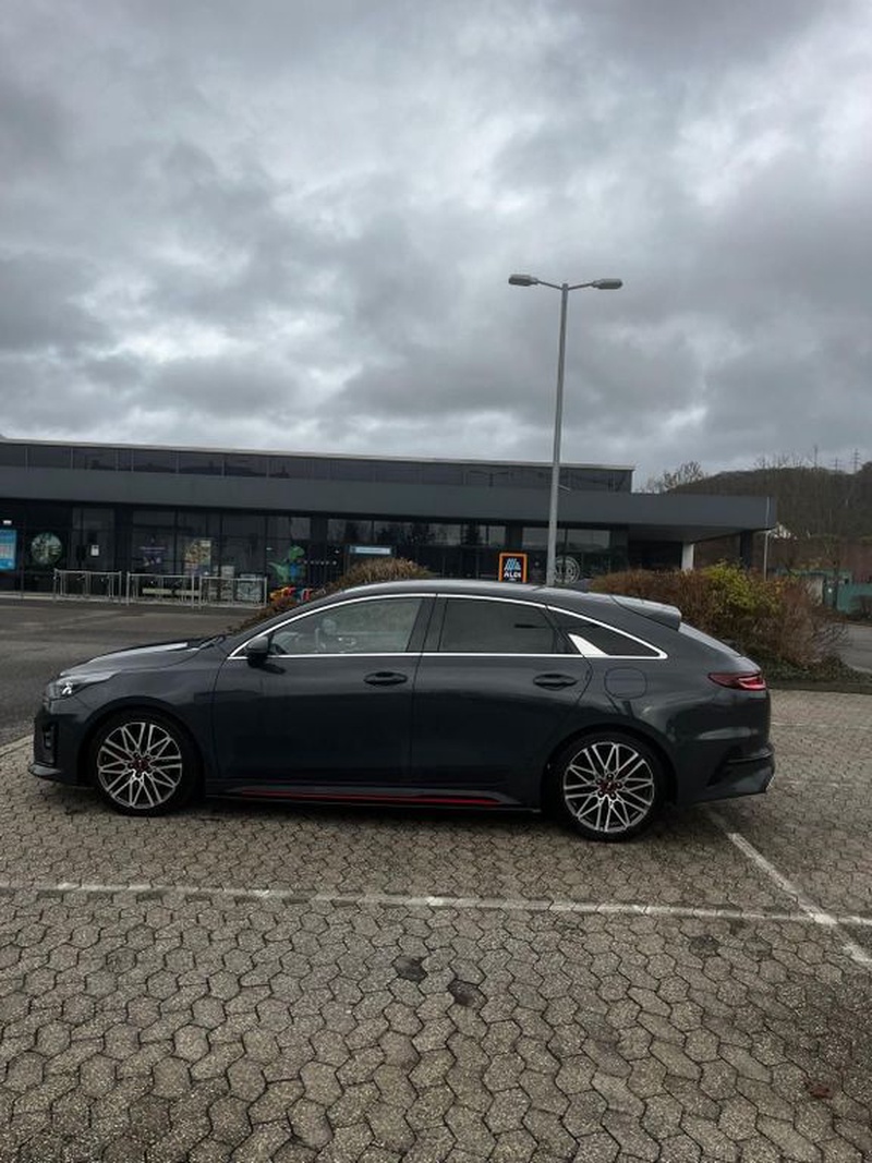 Kia pro cee'd / ProCeed