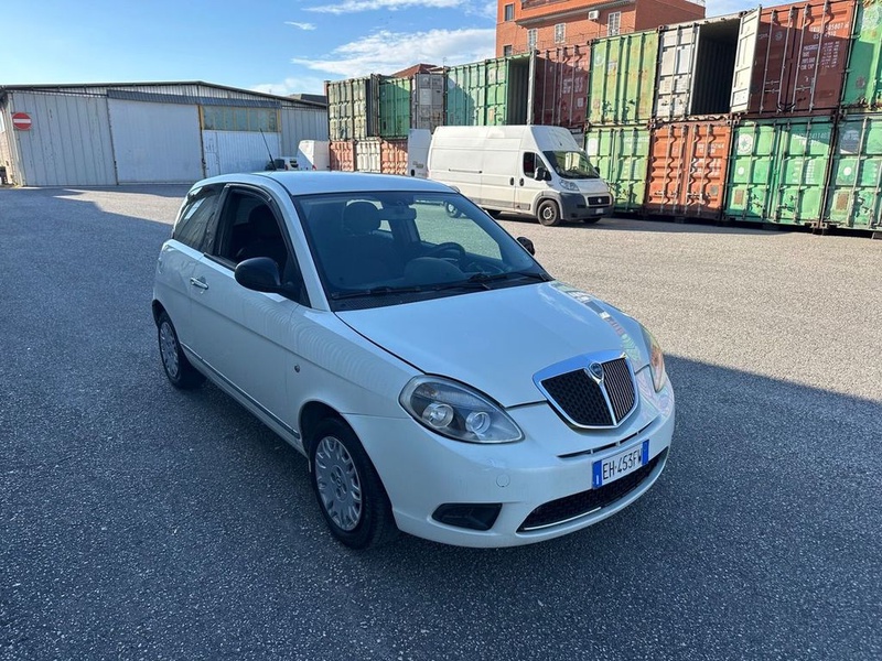 Lancia Ypsilon