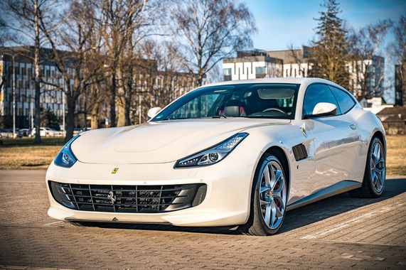 Ferrari GTC4Lusso 2019
