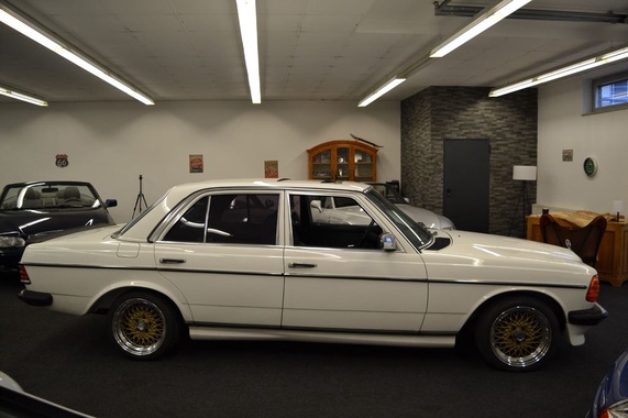 Mercedes-Benz 200 1984