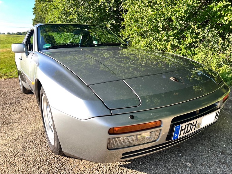 Porsche 944