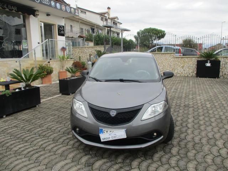 Lancia Ypsilon