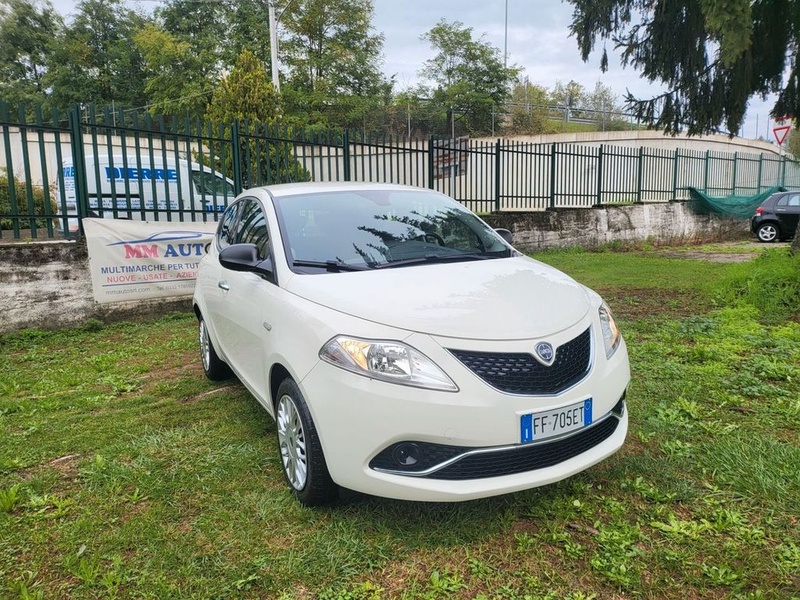Lancia Ypsilon