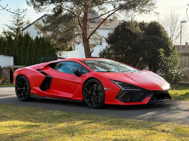 Lamborghini Revuelto