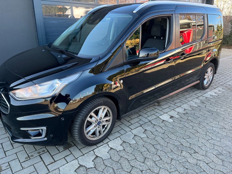 Ford Grand Tourneo