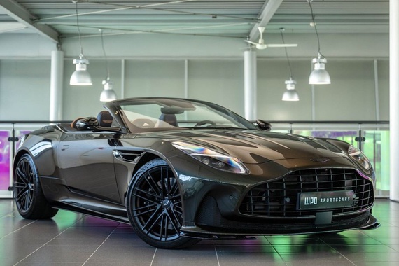 Aston Martin DB12 2024