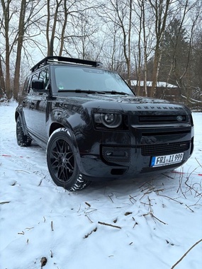 Land Rover Defender 2023