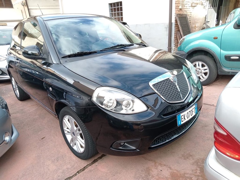 Lancia Ypsilon
