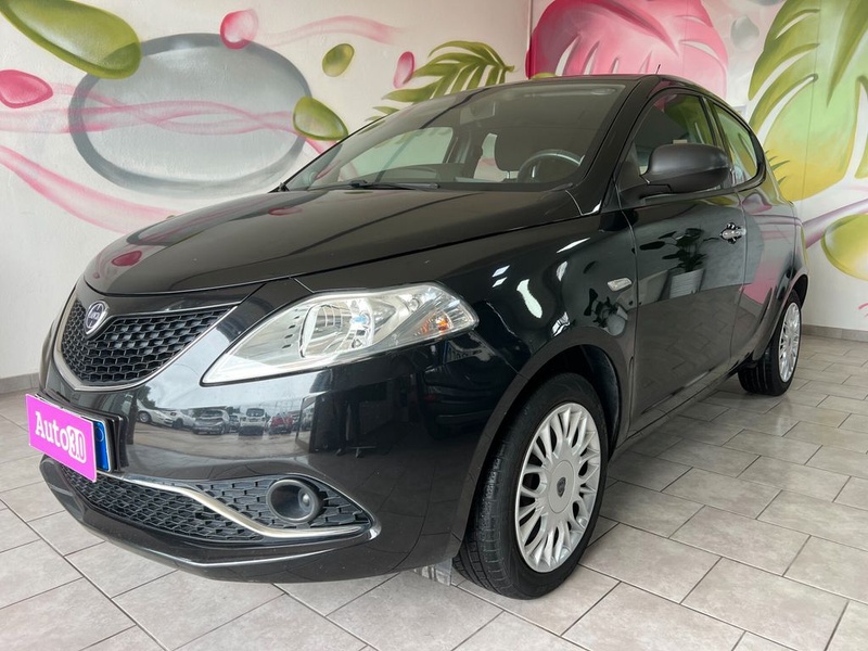 Lancia Ypsilon