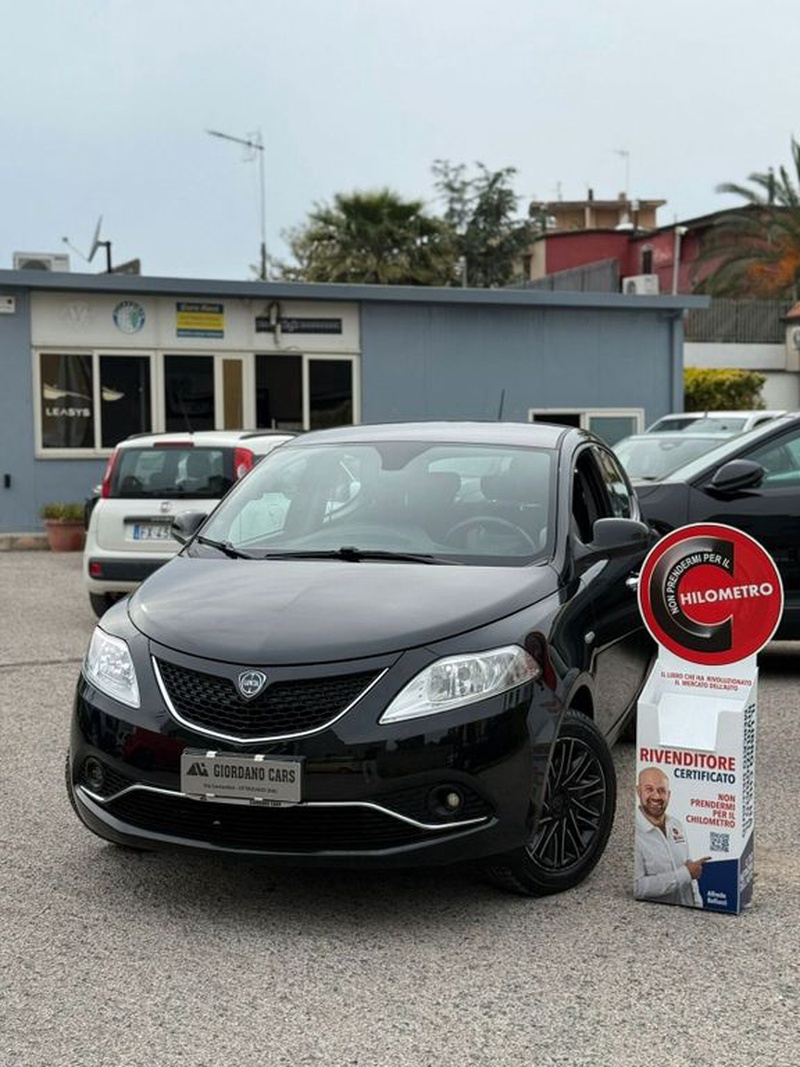 Lancia Ypsilon