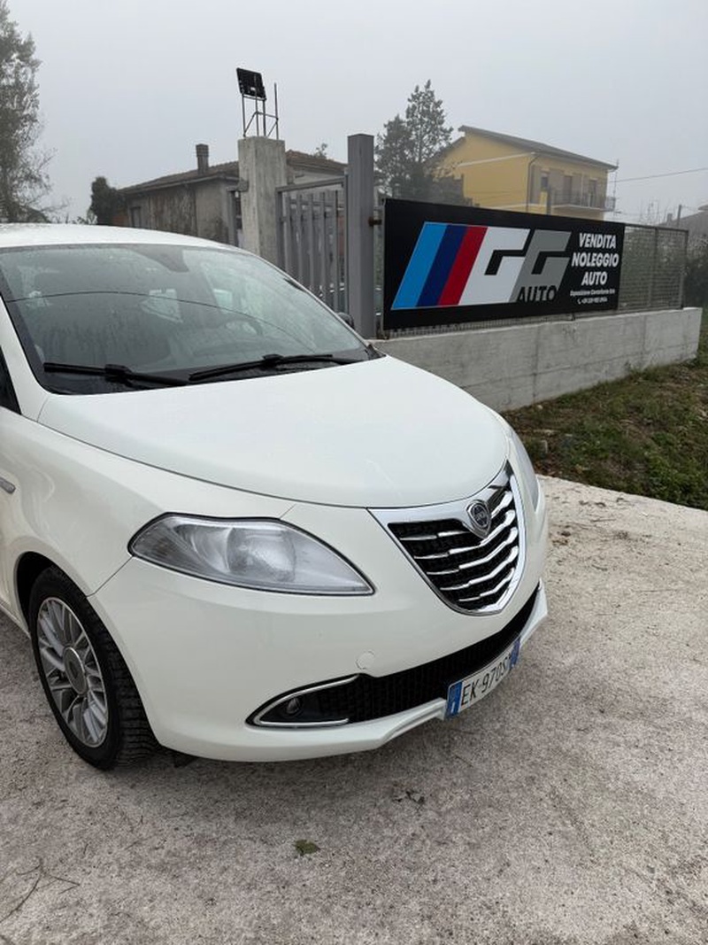 Lancia Ypsilon