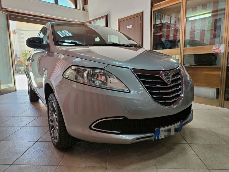 Lancia Ypsilon