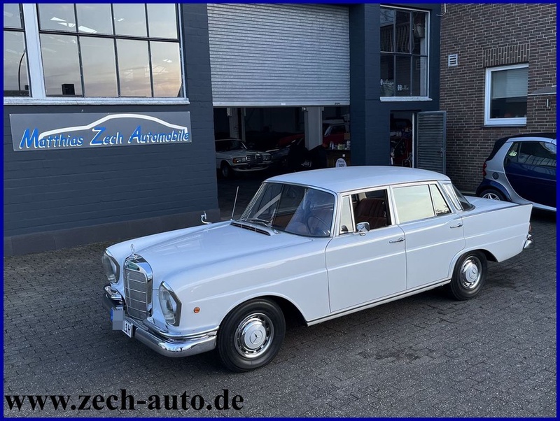Mercedes-Benz 230