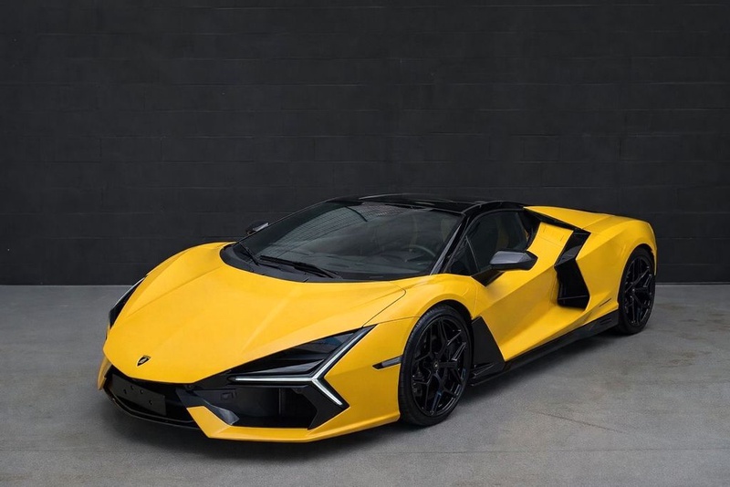 Lamborghini Revuelto