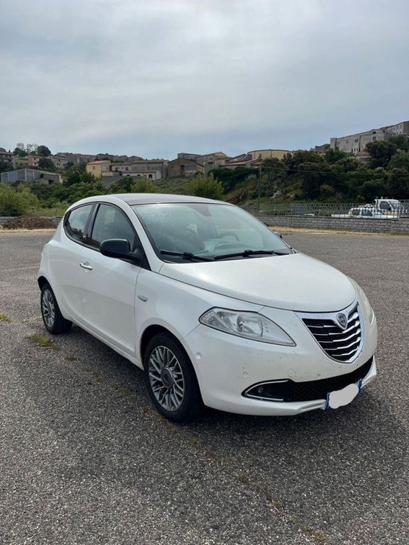 Lancia Ypsilon