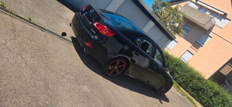 Lexus IS