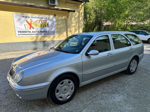 Lancia Lybra 2000
