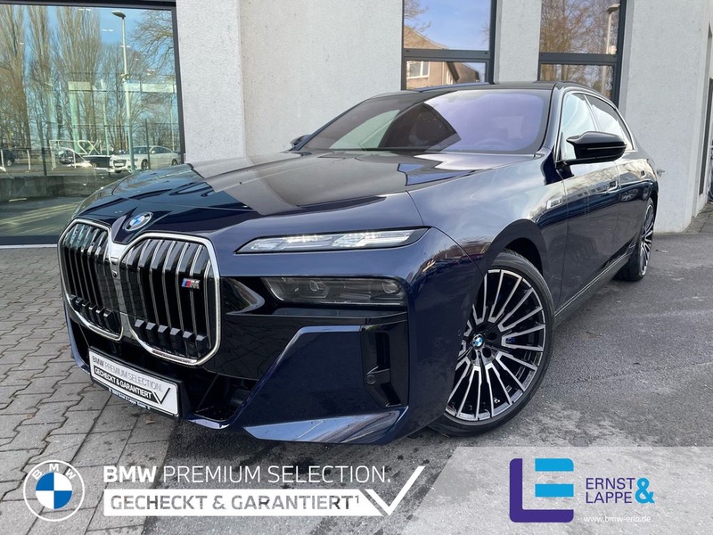 BMW i7