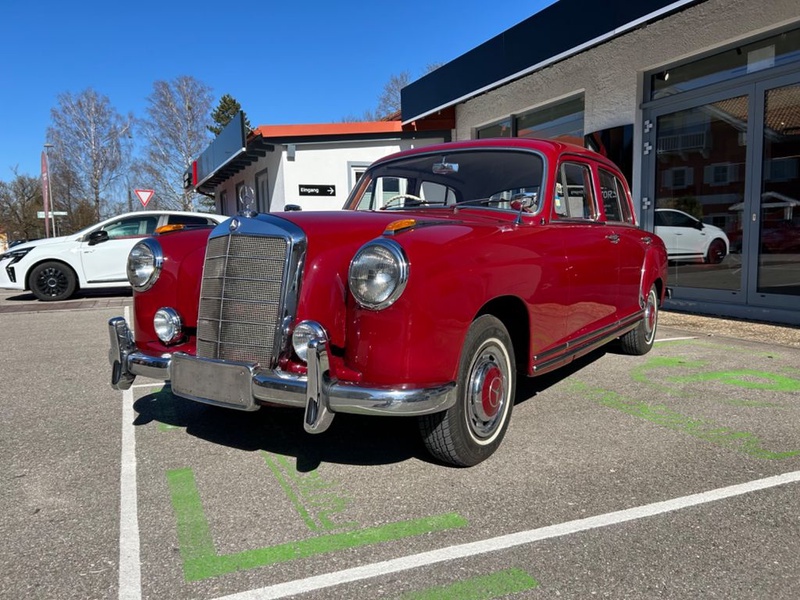 Mercedes-Benz 220