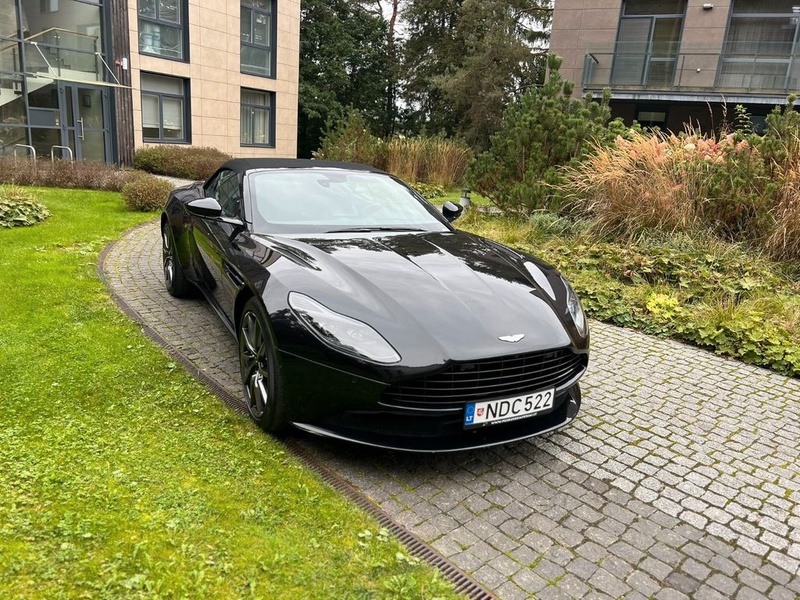 Aston Martin DB11