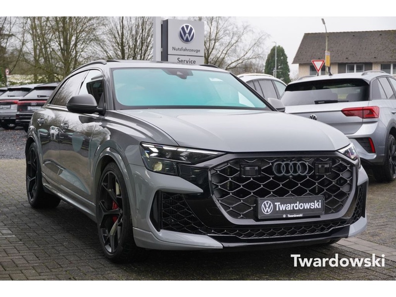 Audi RSQ8