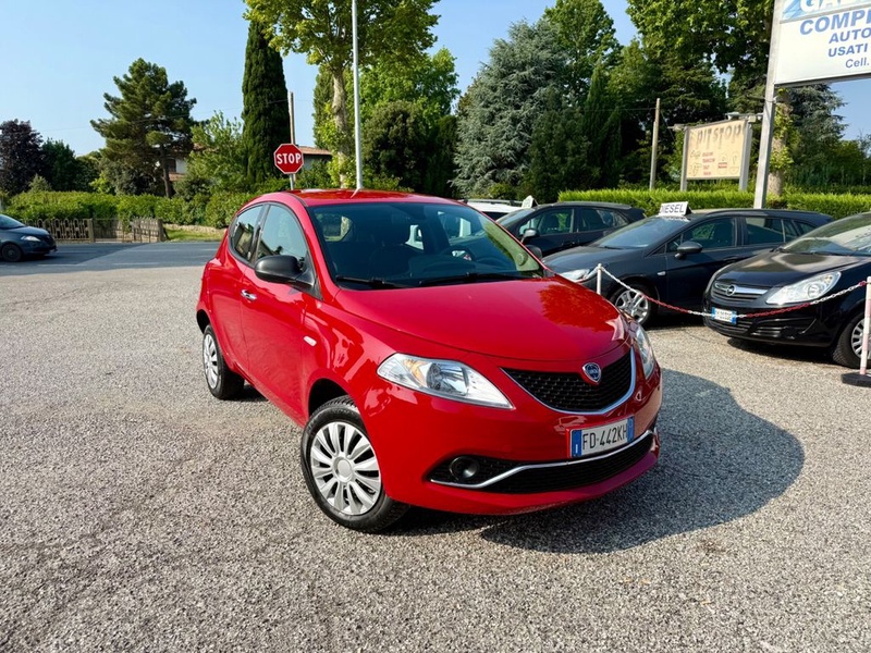 Lancia Ypsilon