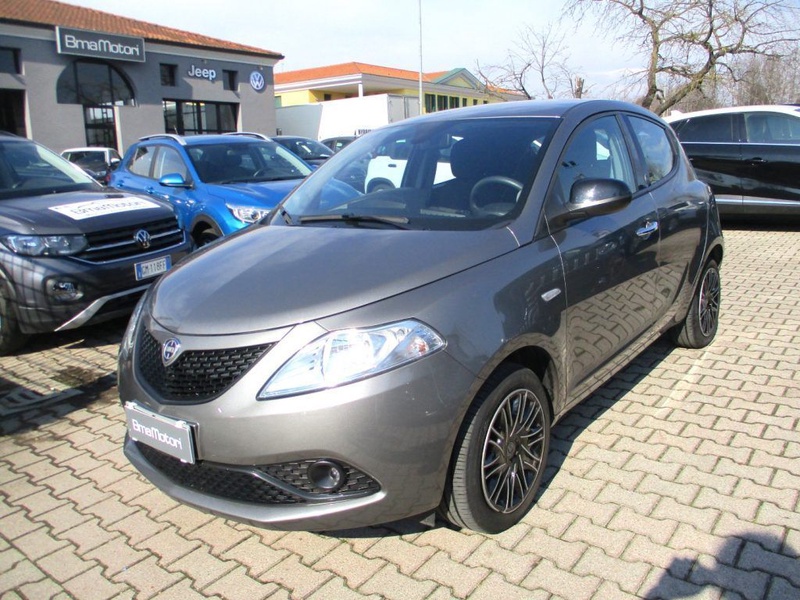 Lancia Ypsilon