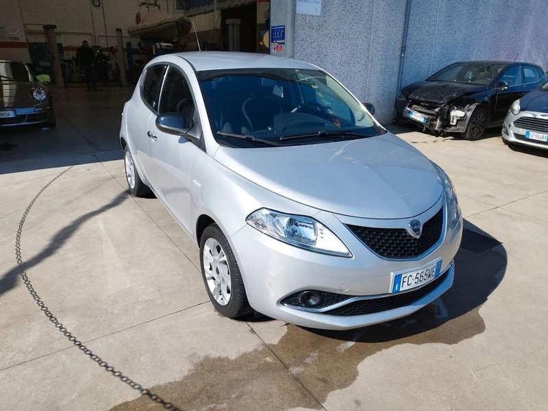 Lancia Ypsilon