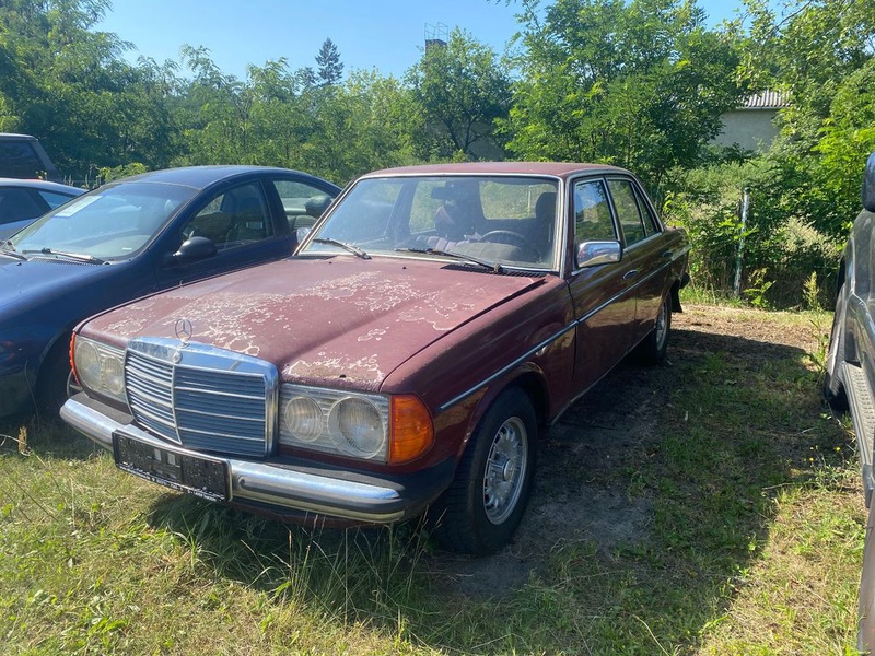 Mercedes-Benz 240