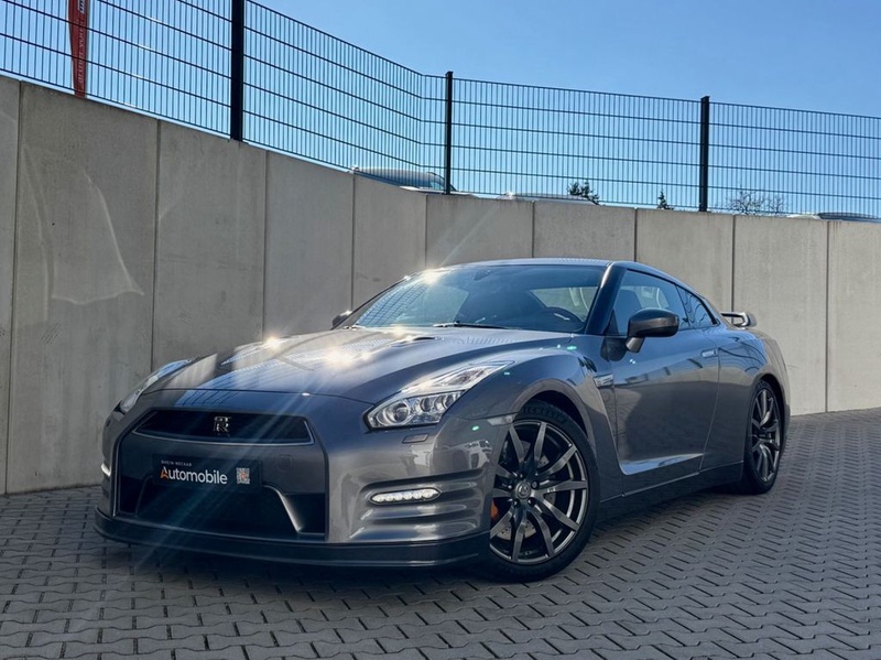 Nissan GT-R