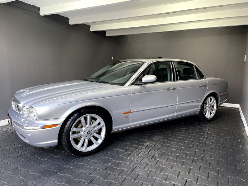 Jaguar XJ