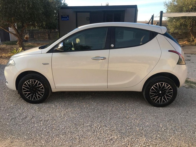 Lancia Ypsilon