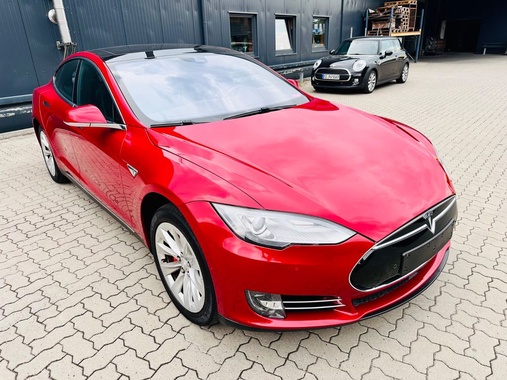 Tesla Model S 2016