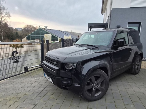 Land Rover Defender 2025