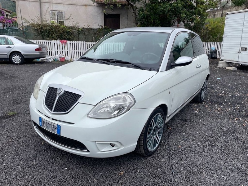 Lancia Ypsilon