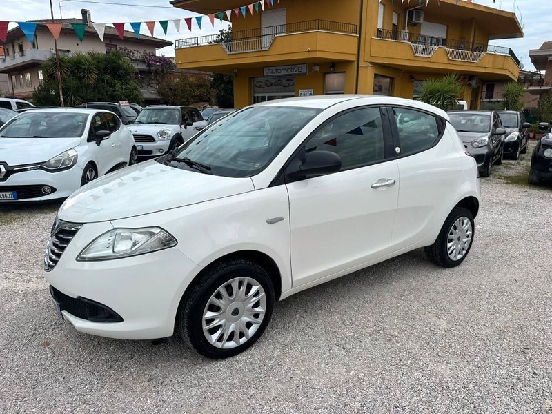 Lancia Ypsilon