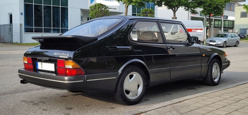 Saab 900