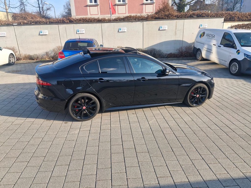 Jaguar XE