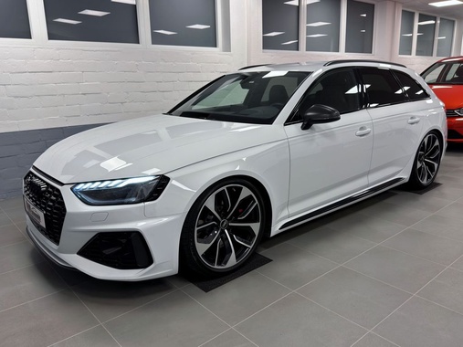 Audi RS4 2021