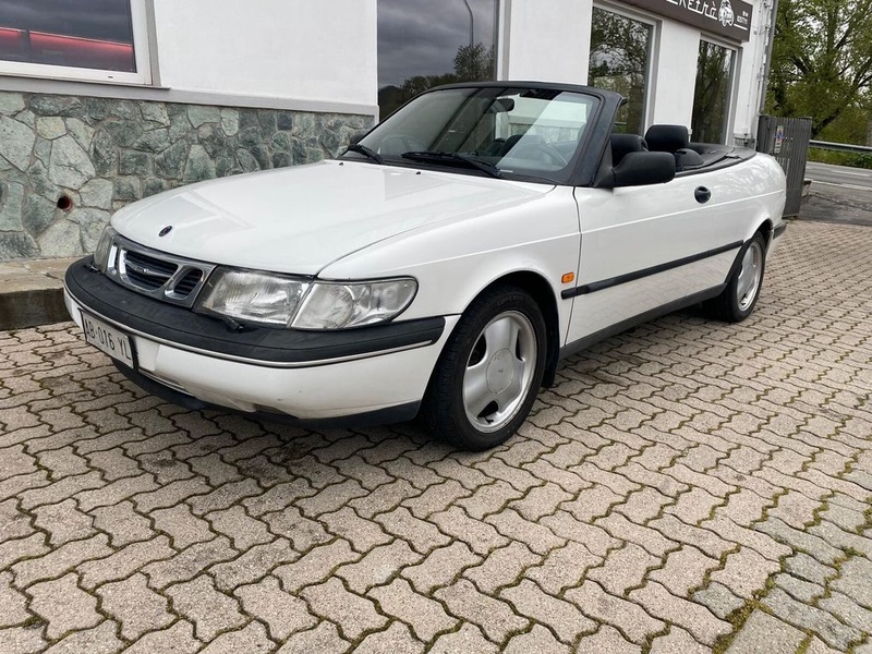 Saab 900