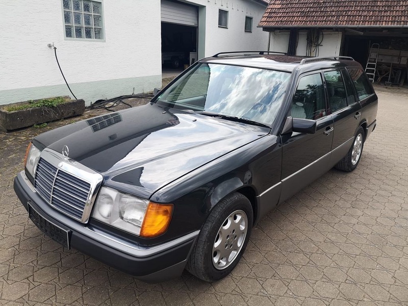 Mercedes-Benz 220