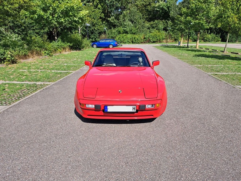 Porsche 944
