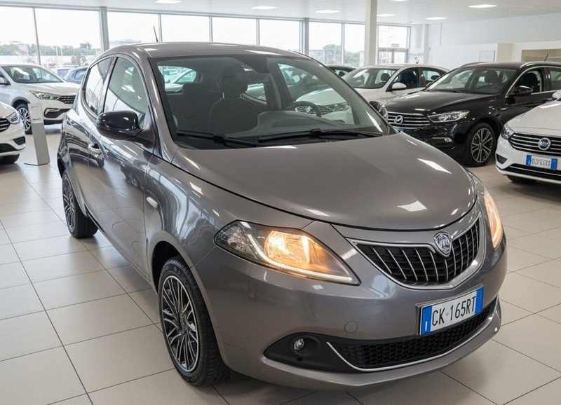 Lancia Ypsilon