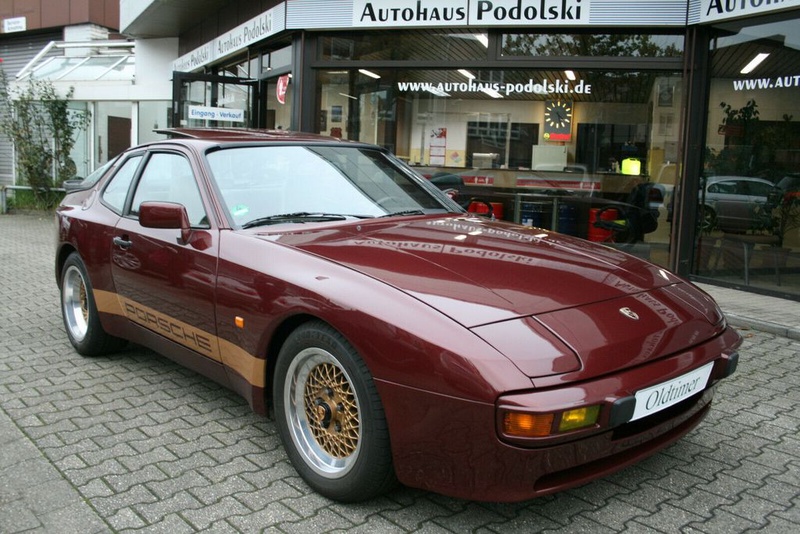 Porsche 944