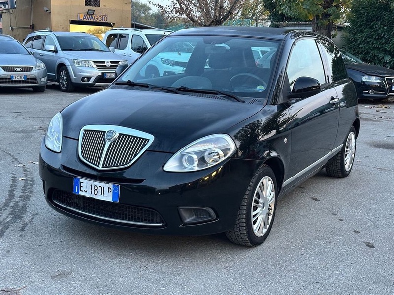 Lancia Ypsilon