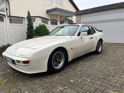 Porsche 944 1983