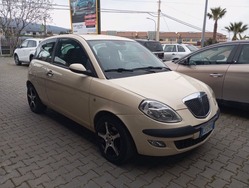 Lancia Ypsilon